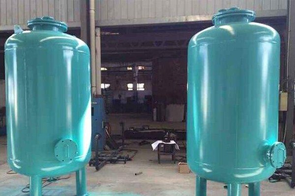 为什么过滤器材料大多使用的是衬胶罐？